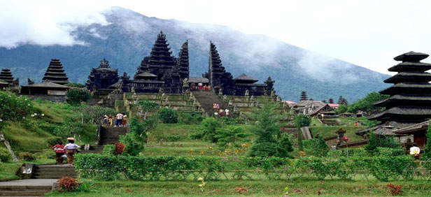 pura besakih